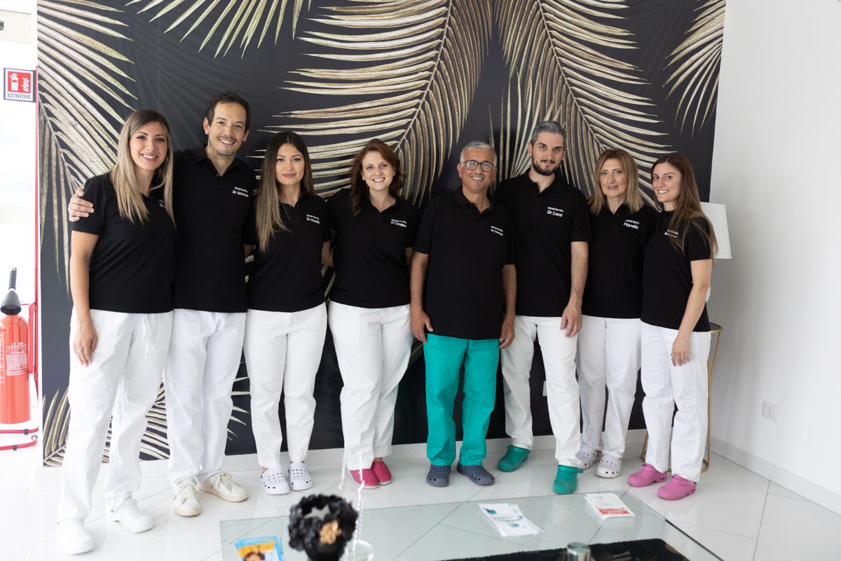 Immagine dimostrativa: odontoiatria e visita del dentista. Potrai sostituirla con una tua fotografia nella versione finale.